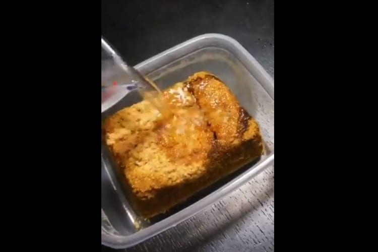 アマノフーズのチキンカツカレーは脳がバグる感覚で面白い！お湯をかけると･･･