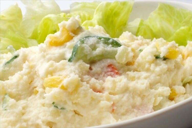 「母親ならポテトサラダくらい作ったらどうだ」高齢男性の発言がTwitterで大きな話題に