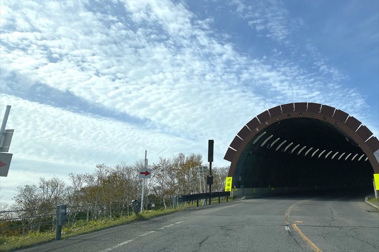 空の中に入るトンネルか！？北海道を旅した写真を眺めていたら脳がバグった