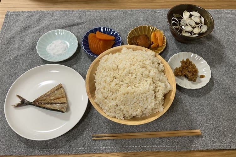 江戸時代の食事の一例を再現したらこうなった！玄米のボリュームが凄まじい