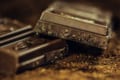 チョコが変色する「ブルーム現象」とはどんなもの?!夏や暑い日に一度は経験したことがあるかも?