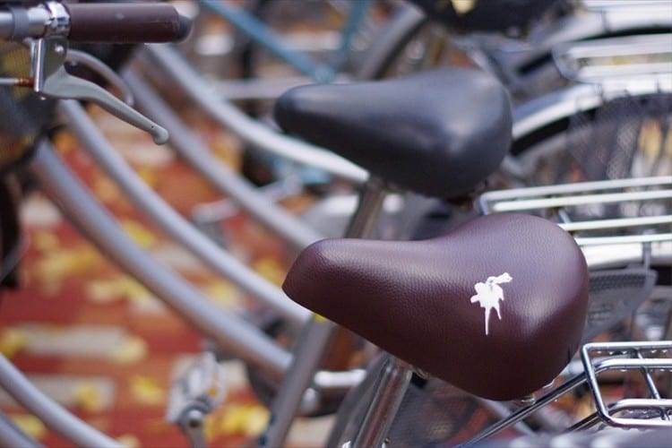 自転車盗難防止に効果アリ！鳥のうんちをモチーフとしたアイテムがナイスアイディア！