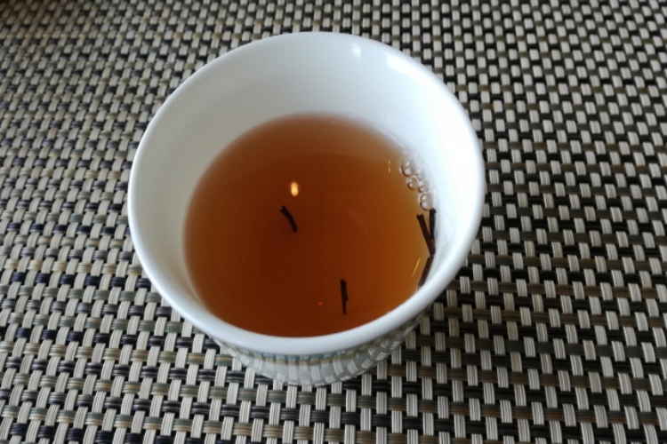 茶柱が立つとなぜ縁起がいいの?そもそも茶柱とはなにか、その正体を追った!!