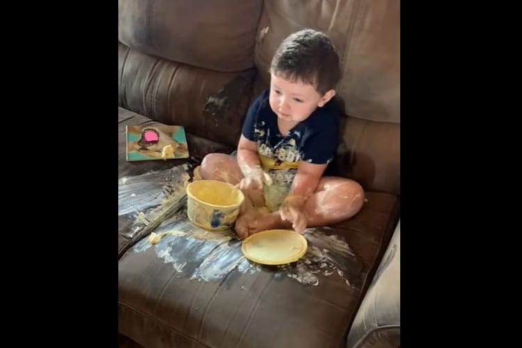 やっちまった！目を離したすきに子供たちにやられたハプニング映像！気の毒だけど笑っちゃう。