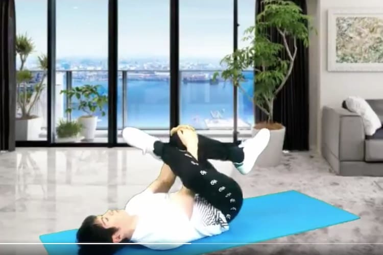 【簡単】肩こり・猫背・冷え性などにも効果があると話題の骨盤矯正ストレッチ方法がいいかも！