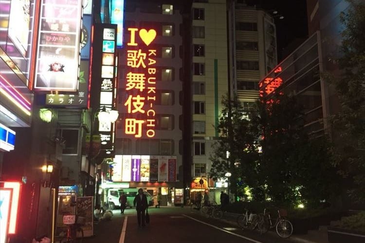 雄叫びを上げながらド突き合ってました･･･深夜2時の歌舞伎町で発生した取っ組み合いの喧嘩が話題に！