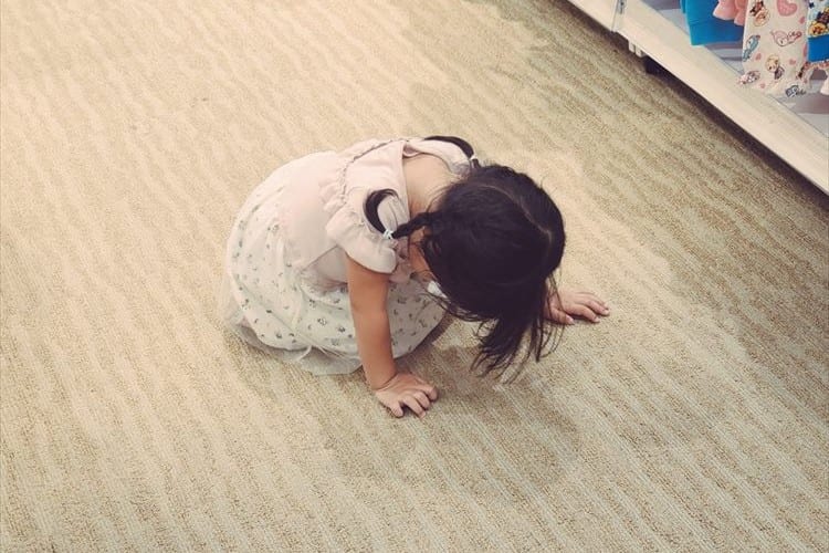 とある事を言われて落ち込む2歳の娘･･･この世の終わりみたいな絶望感の表現が可愛い(笑)