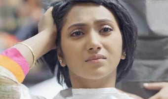 「髪を短くしてください...」美しく長い黒髪をバッサリと切った理由が心に響く