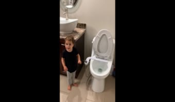 瞬き厳禁!可愛い娘に誘われてトイレに行ったら凄い攻撃を受けました。