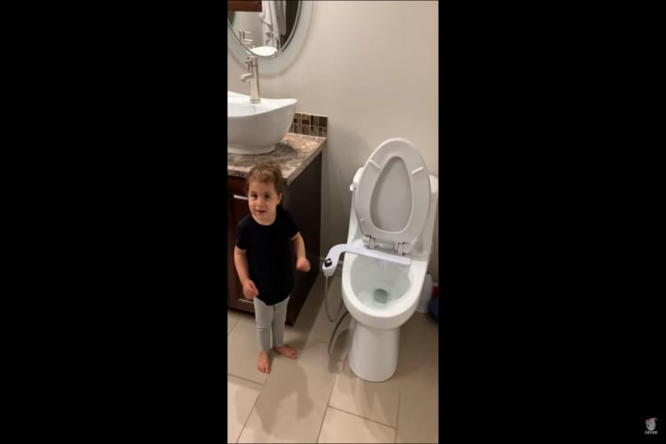 瞬き厳禁！可愛い娘に誘われてトイレに行ったら凄い攻撃を受けました。