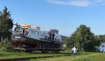 へぇ～こんなものが！運河を運航中の船が丘を越えるための装置「インクライン」が面白い！