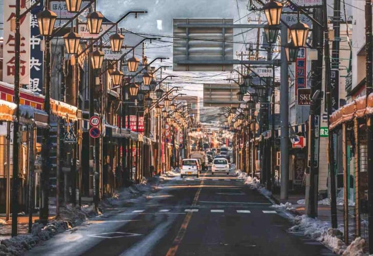 山梨県富士吉田市「ほんちょう2丁目商店街」から望む富士山が強烈にえぐいと話題に！