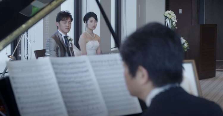 【泣ける動画】不器用な父が練習したピアノを娘の結婚式でサプライズ披露！亡き母との想い出が蘇る・・・