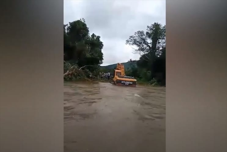 これは大丈夫なのか！？氾濫する川を横断する方法があまりにも画期的だと話題に！