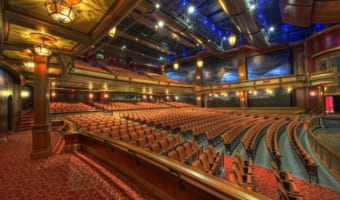 舞台でつかわれる「こけら落とし」ってどんな意味？「こけら」の漢字がややこしい！