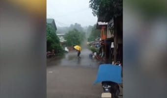 道路の濡れ方も真っ二つ！隣りは豪雨なのに、こちら側は晴れという不思議な現象が話題に！