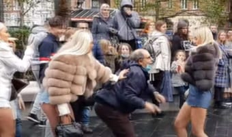 狂ったように踊り始めたオジサン。ストリートパフォーマーより目立っていて話題に(笑)