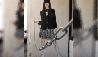 バンクシーにインスパイアされた新進気鋭のアーティストJPSの周囲と相互作用する作品がイイ！