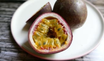 パッションフルーツの「パッション」は情熱のことではない？！名前の由来はその花自体にあった！
