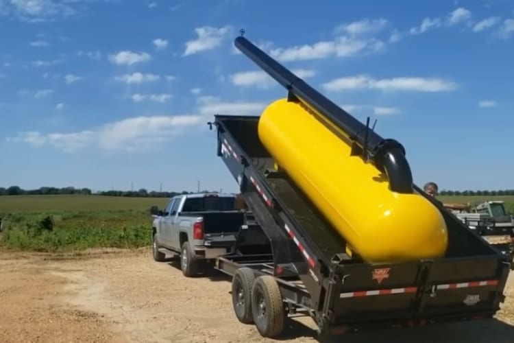 カボチャロケット！？凄いけど使いどころが分からない巨大パンプキンランチャーが話題に