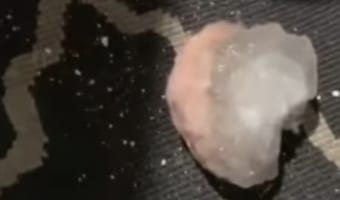 野球ボールサイズが天井を貫通!オーストラリアで降った雹の威力が恐ろしすぎて驚愕