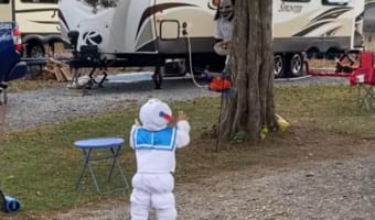 めちゃくちゃ可愛いハロウィン動画!頑張って怖い大人を脅かす女の子、でも最後はやっぱり・・・(笑)