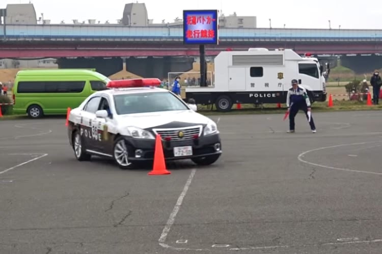 【1200万回再生動画】凄すぎでしょ！交通機動隊パトカーのドライビングテクニックが圧巻