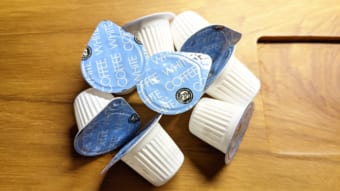 「コーヒーフレッシュ」や「コーヒーミルク」、「コーヒークリーム」とは何でできているの？牛乳とは別物ってホント？