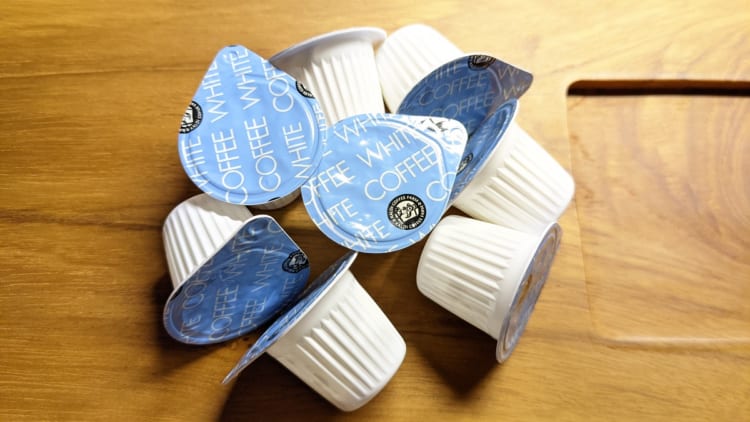 「コーヒーフレッシュ」や「コーヒーミルク」、「コーヒークリーム」とは何でできているの？牛乳とは別物ってホント？