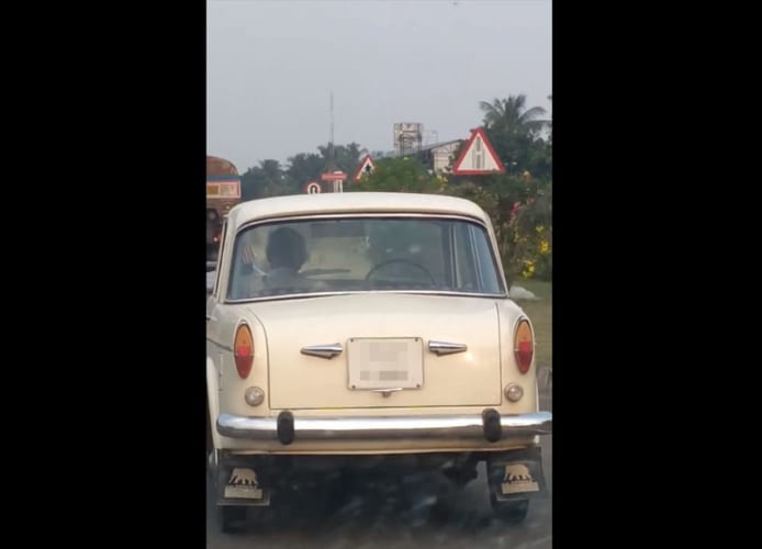 自動運転車はまだ存在しないはずだけど･･･ドライバーのいない車が発見されて話題に！