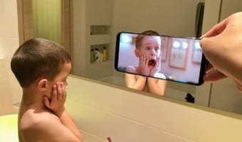 スマホを利用したトリック写真が面白い!イスラエルのインスタグラムおじさん
