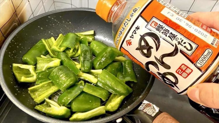 【バズレシピ】いくらでも食べられる「永久ピーマン」が、中毒性が高すぎるほどに美味しい！！