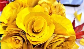 バラにしか見えない!イチョウの葉っぱを丸めて作ったバラが素敵だと話題に!