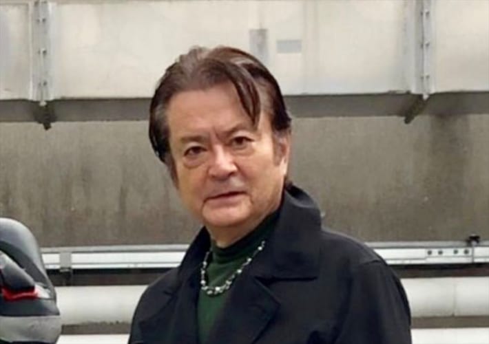 大和田伸也が披露した煉獄杏寿郎のコスプレがインパクト抜群！落ち葉を有効に活用(笑)