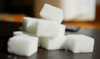 砂糖には賞味期限は無いけれど、黒砂糖には賞味期限がある?この違いの理由は?
