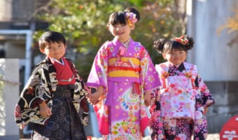 七五三ではなぜ「千歳飴」をもらえるの？どうやって食べたらいいの？そもそも七五三ってどんなお祝い？