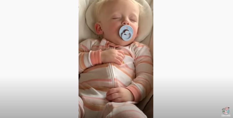 全然起きない赤ちゃんでも魔法の言葉「クッキー」を聞くと飛び起きるのが超かわいい！