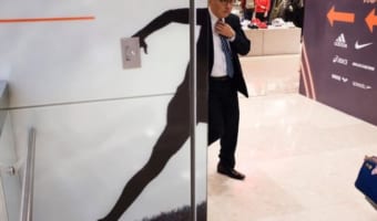 【奇跡の一枚】日常の“偶然の一コマ”を切り取ったストリート写真が遊び心満点で面白い！