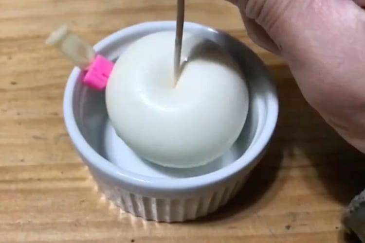 ワクワクを返して(笑) プリンが入った風船を割るスロー映像に「そっちかよ！」と総ツッコミ