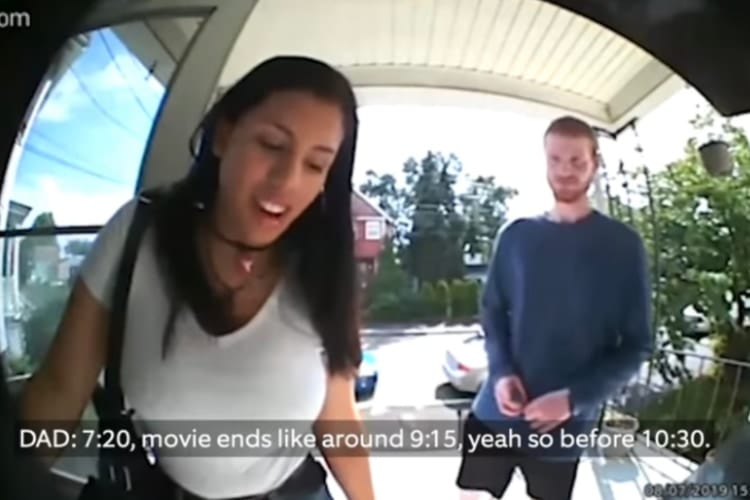 こんな使い方があったとは(笑) 娘の最初のデート相手をパパがセキュリティカメラ越しに面接！