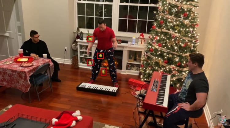 クリスマスソングのまさかの演奏方法が凄すぎる！正確無比な技術は圧巻！