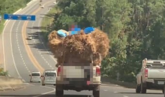 あまりにも危険すぎる!目の前を走っていたトラックのトンデモナイ光景に目を疑う・・・