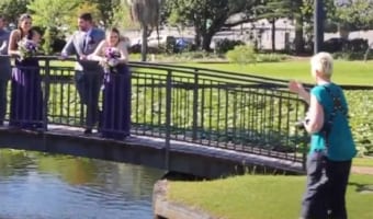 ウェディングフォトを撮影中のカメラマン･･･写真を撮ろうとした直後にまさかの惨劇が！