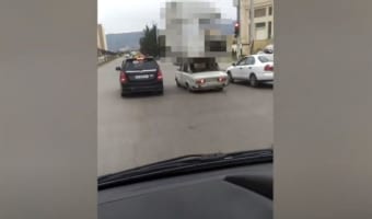 【驚愕映像】屋根に巨大な何かが・・・目の前の車がトンデモナイものを積んで走っていた!