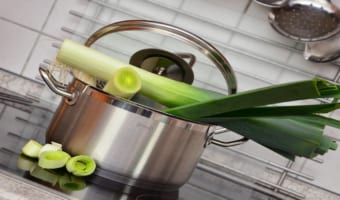 薬味に使われる「わけぎ」と「ねぎ」は別物?「わけぎ」は西日本と東日本で別物を指していた?!