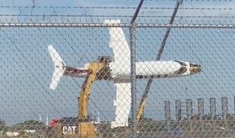 暇を持て余した大人の遊び!リアル飛行機をブイーン!