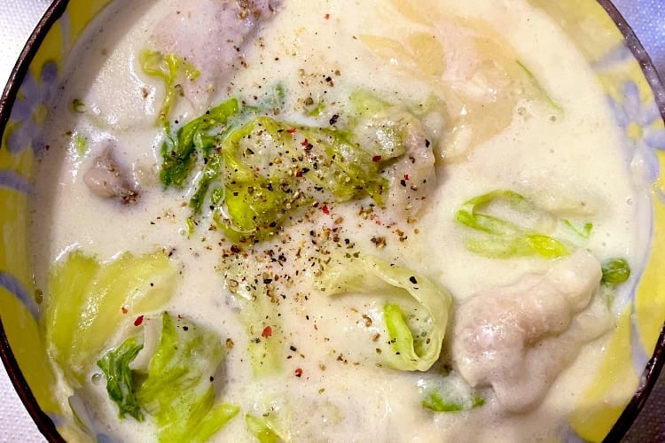 寒い時にはこれ！電子レンジで作れる「レタスと豚肉のシチュー」が簡単でめっちゃ旨そう！