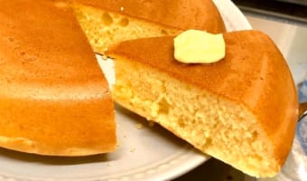 中カリ外ふわっ♪ホットケーキミックスで作れる「カステラパンケーキ」が簡単で超美味しそう!