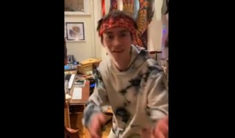 “EXIT兼近”に激似の天才音楽家が制作した「HAPPY2021」が凄いと話題に！