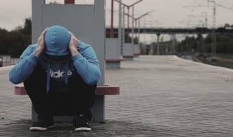 元気がなくなってしまった事を意味する「青菜に塩」、使い方に注意点が実はあります！